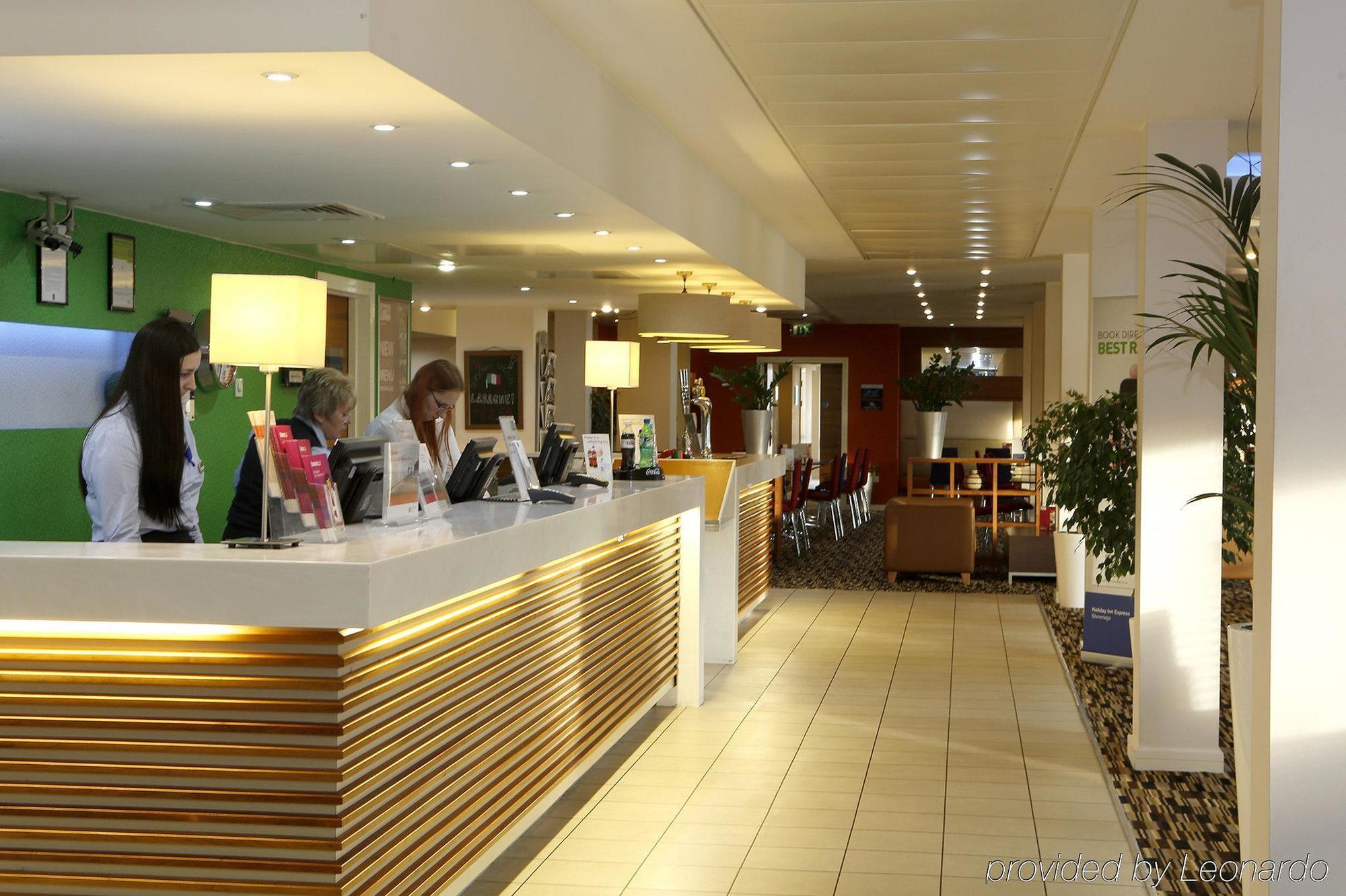 Holiday Inn Express Stevenage, An Ihg Hotel Kültér fotó